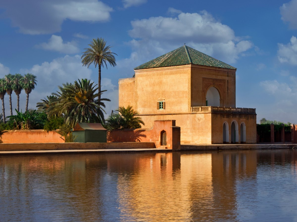 Il padiglione e il bacino dei Giardini della Menara a Marrakech